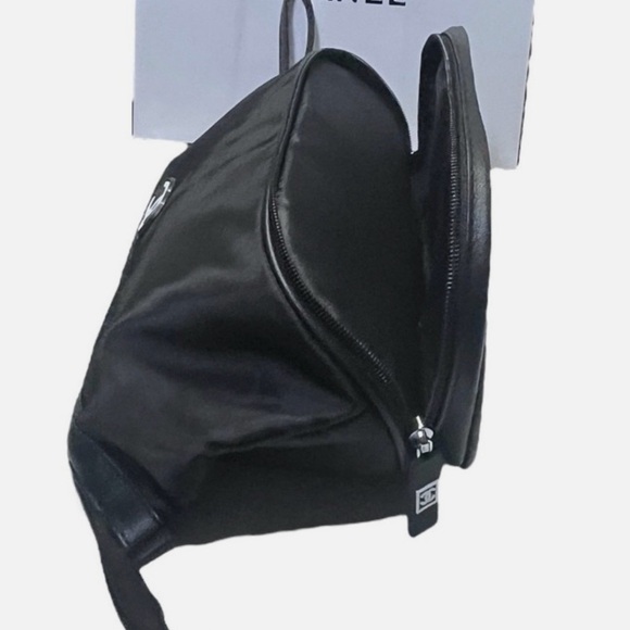 CHANEL BLACK NYLON BEAUTY COSMETIC POUCH - Picture 5 of 13